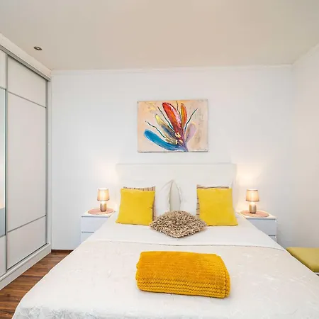 Sandito - Two Bedroom With Terrace And Sea View Apartament Mlini