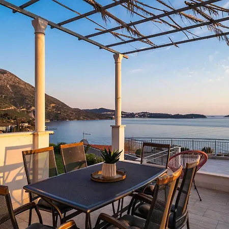 Sandito - Two Bedroom With Terrace And Sea View Apartament Mlini