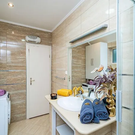 Apartment Sandito - Two Bedroom With Terrace And Sea View Mlini