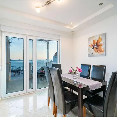 Sandito - Two Bedroom With Terrace And Sea View Mlini