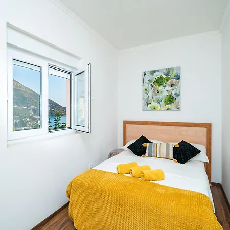 Sandito - Two Bedroom With Terrace And Sea View Mlini