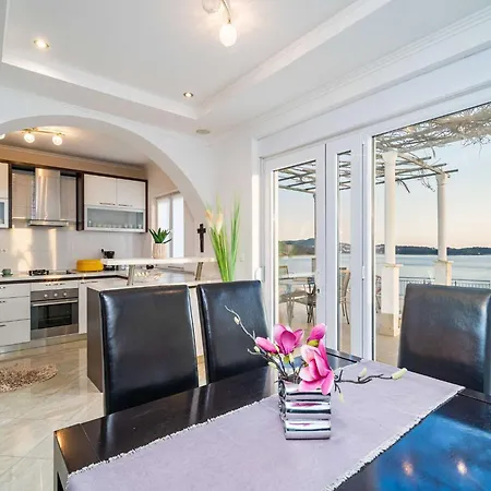 Sandito - Two Bedroom With Terrace And Sea View * Mlini